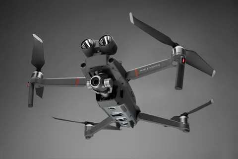 DJI Mavic 2 Enterprise çıkarılabilir arama kurtarma aksesuarlarıyla geliyor