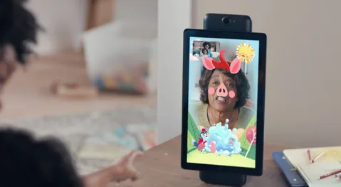 Facebook TV için bir video sohbet kamerası geliştiriyor