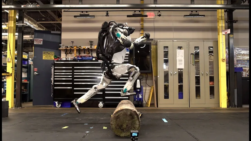 Boston Dynamics’in robotu bu sefer engelli parkurda koşuyor – Video
