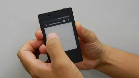 Dünyanın en ince telefonu Japonya’da çıkıyor