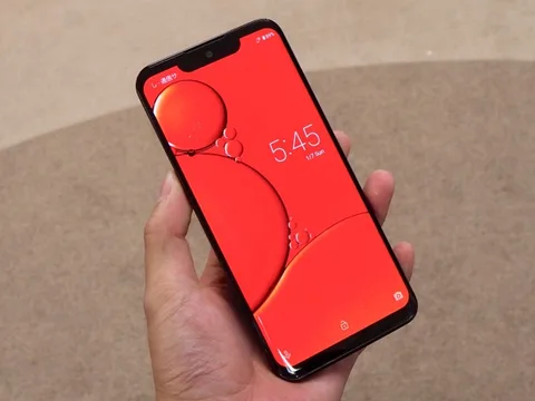 Sharp OLED ekran pazarına beklenen rekabeti getirmeyi hedefliyor