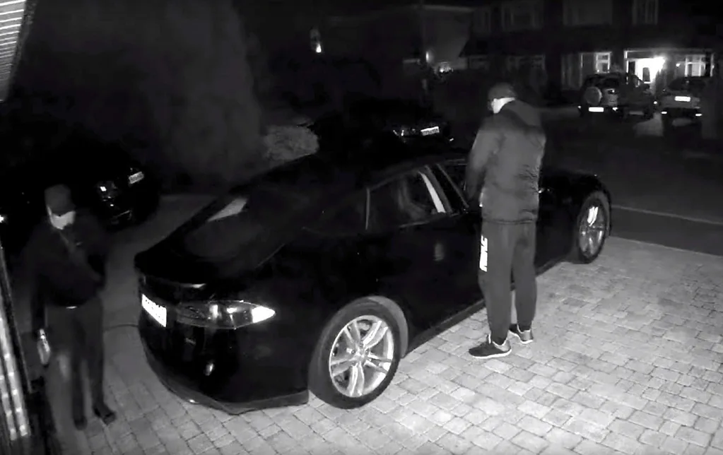 Tesla yazılım güncellemesiyle hırsızlara karşı korumayı artırıyor
