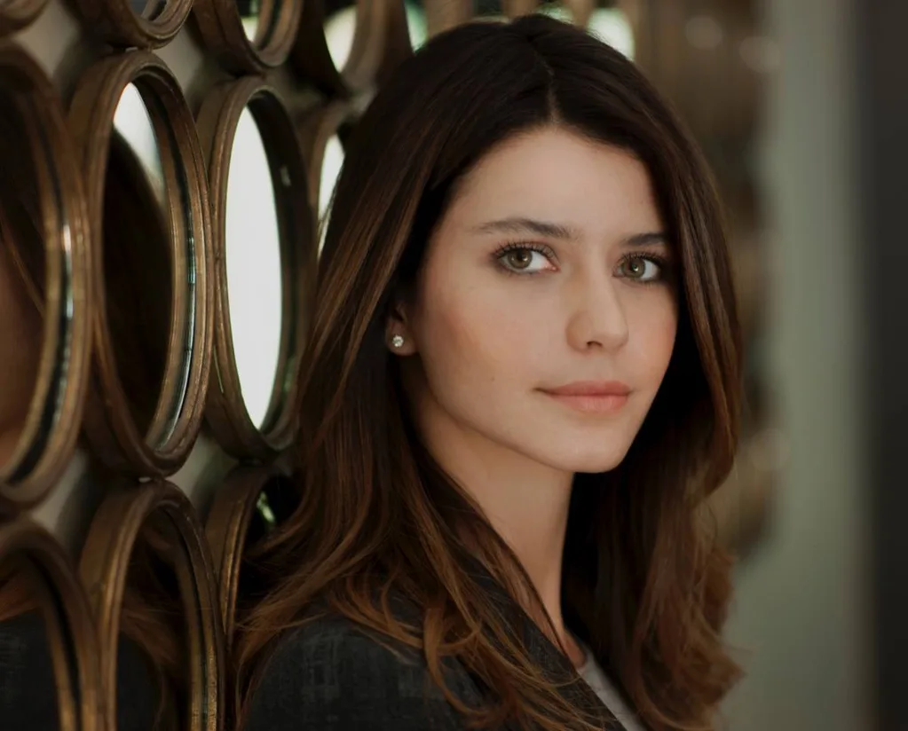 Beren Saat Netflix ile ekranlara geri dönüyor