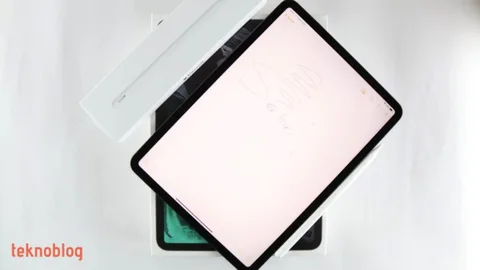 iPad Pro bükülmüş olabilir, ancak bu Apple’a göre bir kusur değil