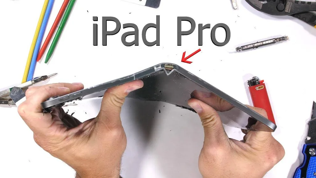 Videoya göre Apple’ın yeni iPad Pro’su kolaylıkla bükülebiliyor