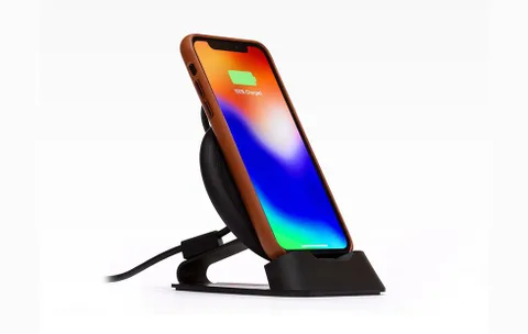 Mophie Charge Stream kablosuz şarjda telefonu kullanmayı kolaylaştırıyor