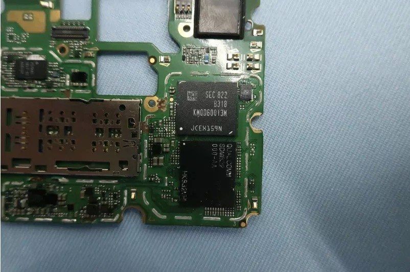 Moto G7 Play’in çentiği ve daha küçük pili olacak