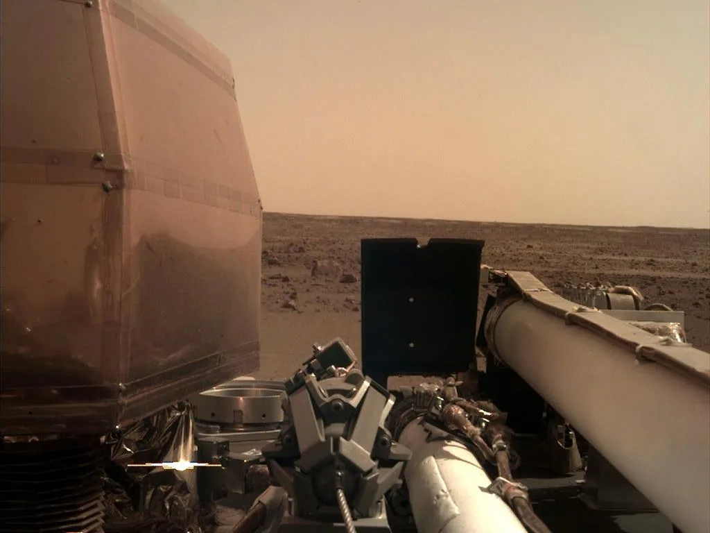 NASA InSight Mars’tan ilk net fotoğrafı gönderdi