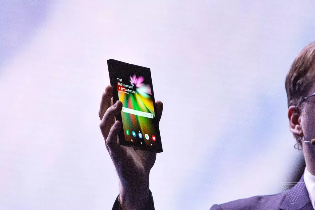 Samsung katlanabilir ekranlı akıllı telefonuyla ilgili detayları paylaştı