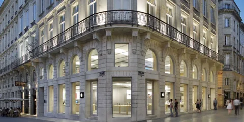 Apple’ın Bordeaux’daki mağazası Sarı Yelekliler gösterisinde yağmalandı