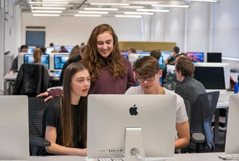 Türkiye’nin Önde Gelen Okulları “Everyone Can Code” girişimini benimseyen 300 okul arasında