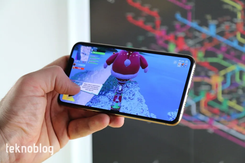 Apple iPhone ekranında radikal değişikliğe hazırlanıyor