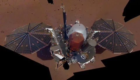 InSight Mars’ta olduğunu kanıtlamak için selfie çekti
