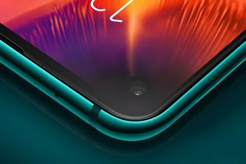 Galaxy S10 A8s’e kıyasla daha küçük bir ekran deliği taşıyabilir