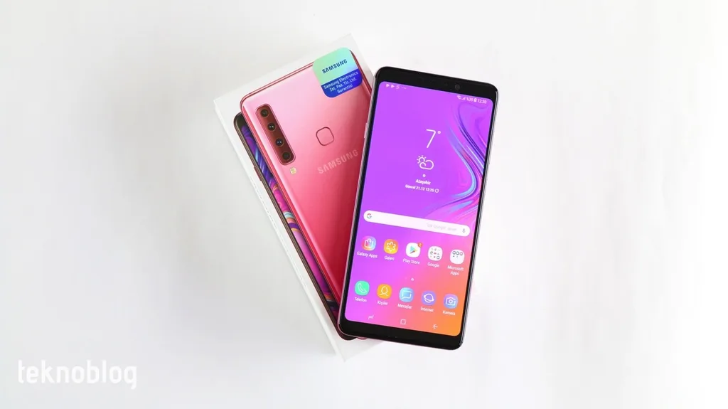 Video: Samsung Galaxy A9 Kutusundan Çıkıyor