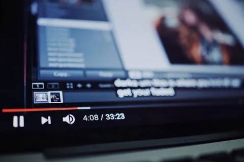 YouTube kanal sahiplerini abone sayılarındaki düşüşle ilgili uyardı