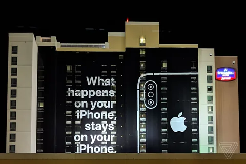 Apple verdiği Las Vegas’taki büyük reklamıyla CES’i trollüyor