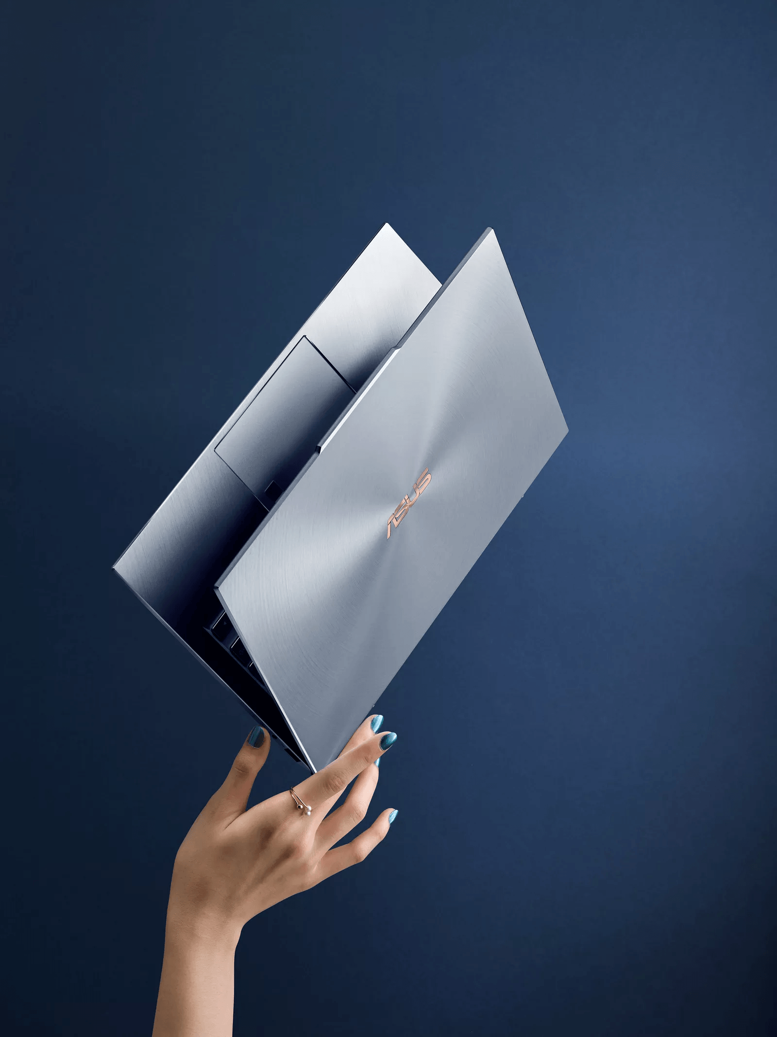 Asus ZenBook S13 çentik benzeri yaklaşımı dizüstü bilgisayara uyguluyor