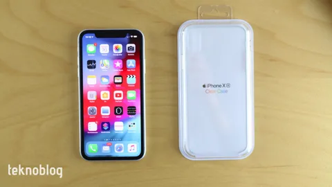 Video: iPhone XR Şeffaf Kılıf Kutusundan Çıkıyor