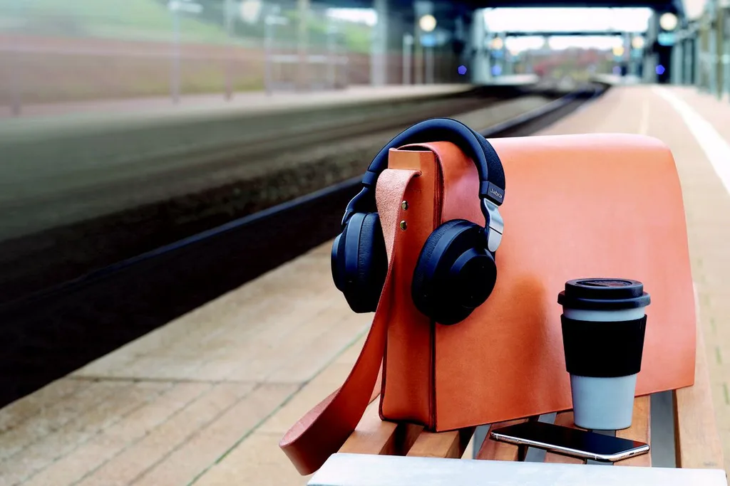 Jabra Elite 85h 32 saat boyunca müzik keyfi vadediyor