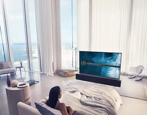 LG’nin kıvrılabilir ekranlı TV’si sonunda satışa çıktı