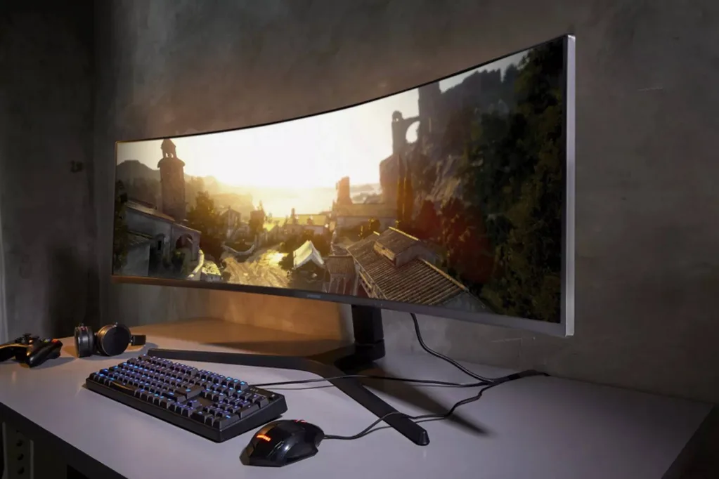 Samsung’un 49 inç kavisli monitörü şimdi QHD çözünürlükle geliyor