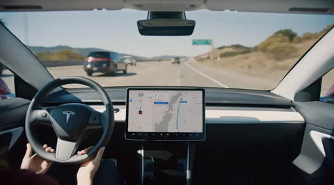 Tesla tam otonom sürüş deneyimi için daha fazla para alacak