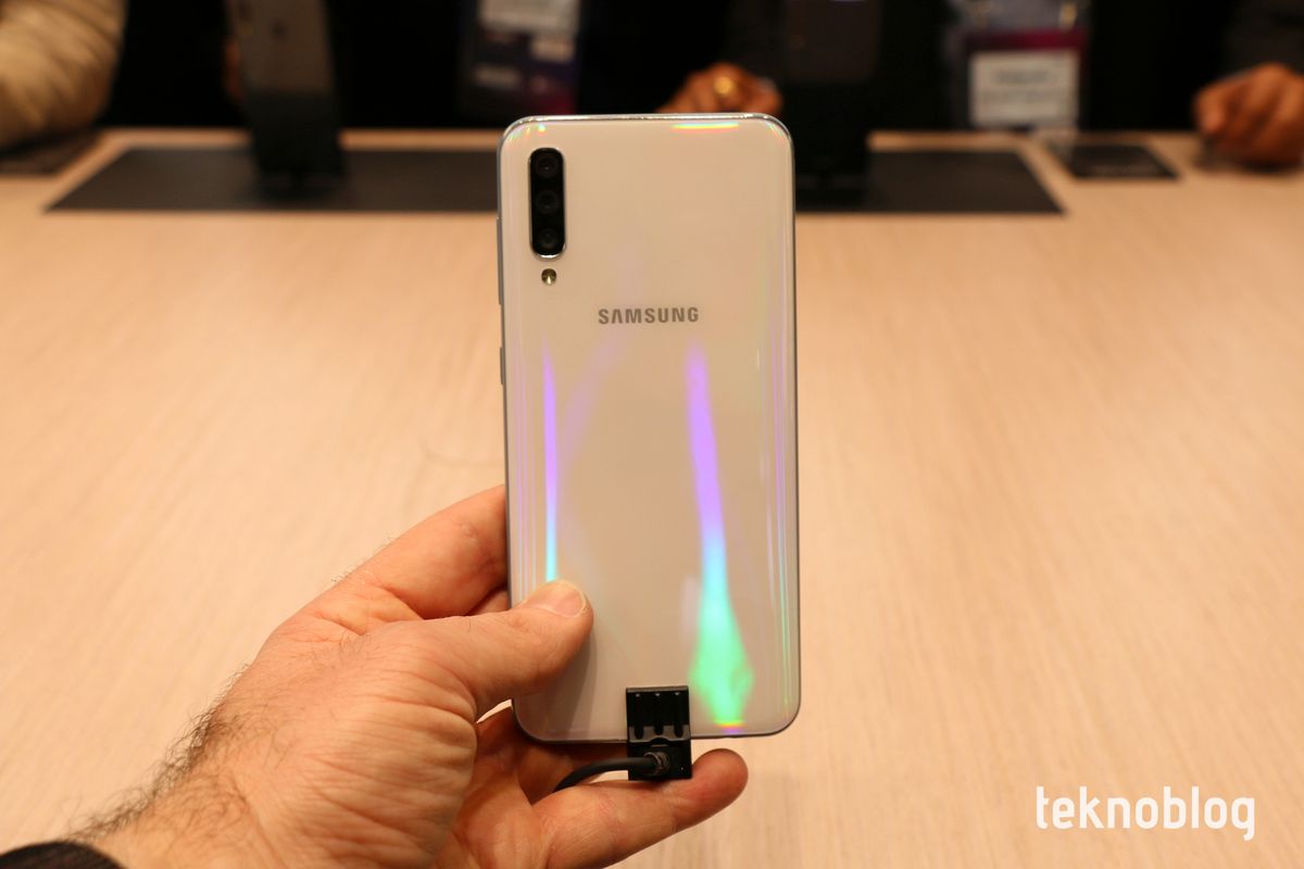 Samsung Galaxy A30 ve Galaxy A50 Ön İnceleme – Video