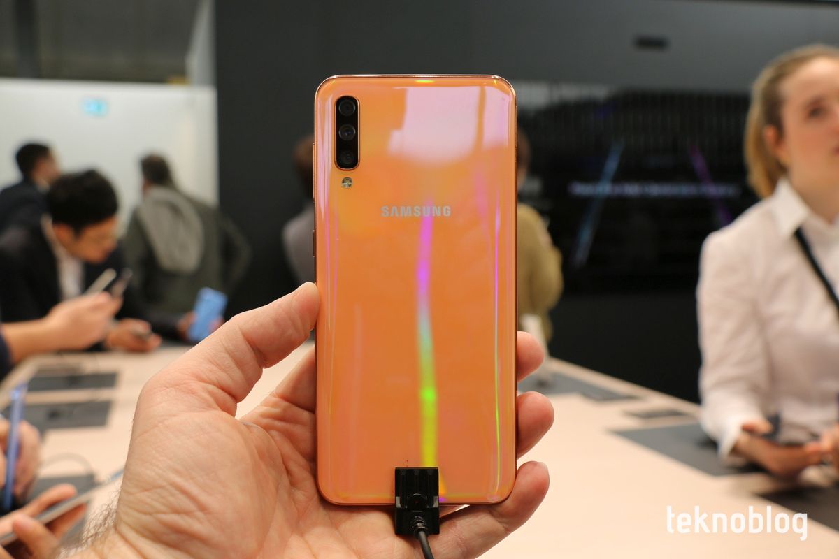 Samsung Galaxy A30 ve Galaxy A50 Ön İnceleme – Video