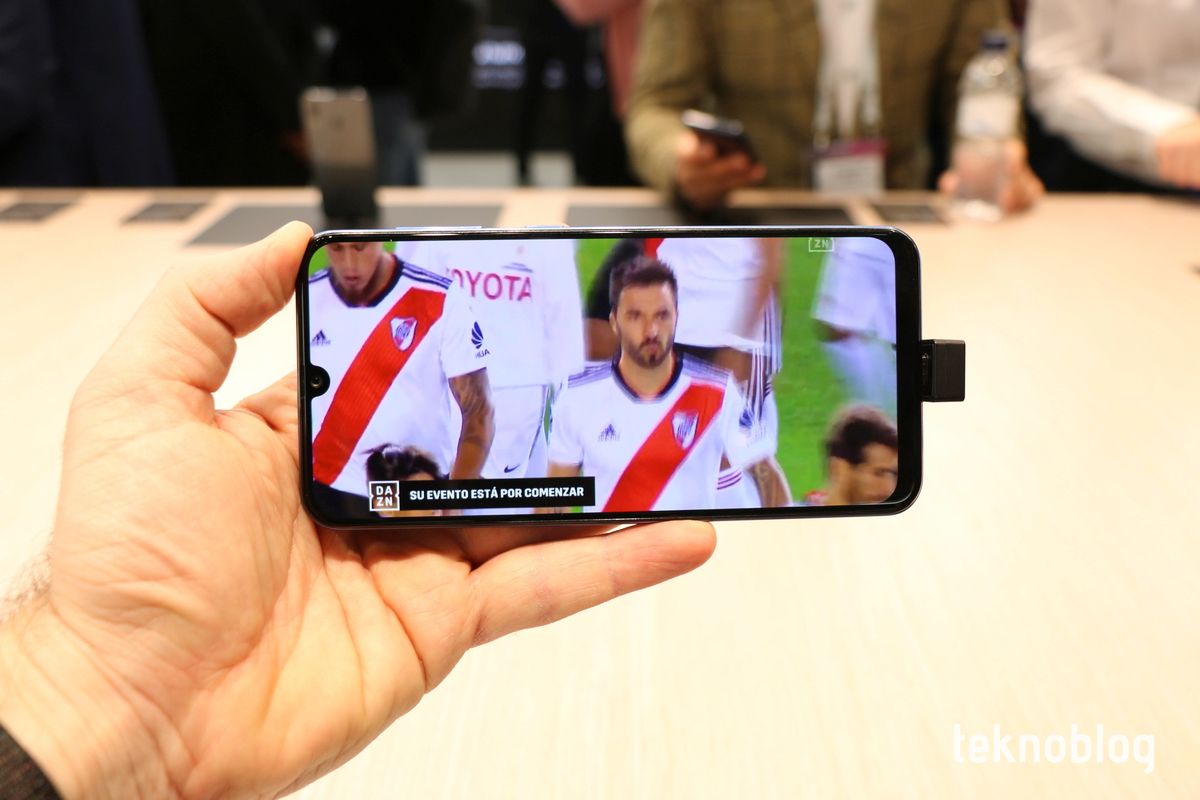 Samsung Galaxy A30 ve Galaxy A50 Ön İnceleme – Video