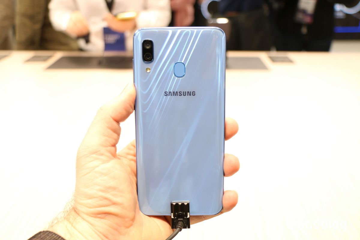 Samsung Galaxy A30 ve Galaxy A50 Ön İnceleme – Video