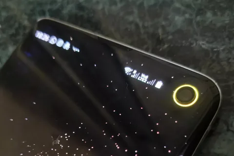 Bu uygulama Galaxy S10’un kamera deliğini pil göstergesine çeviriyor