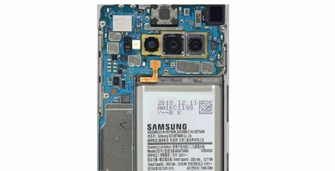 Galaxy S10 modellerinin içini yansıtan duvar kağıtları çıktı