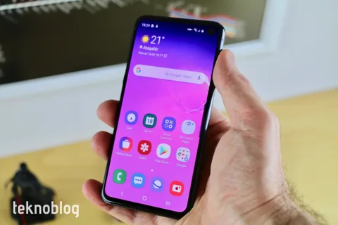 Galaxy S10 serisi için Android 11 ve One UI 3 güncellemesinin dağıtımı başladı
