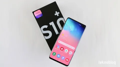 Video: Samsung Galaxy S10+ Kutusundan Çıkıyor
