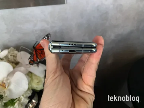 iFixit Galaxy Fold’un söküm hikayesini sayfasından kaldırdı