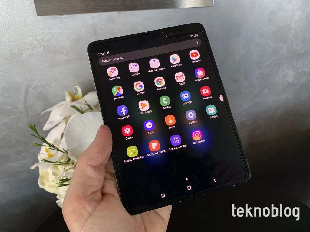 Samsung yeni bir katlanabilir telefon hazırlığı içinde