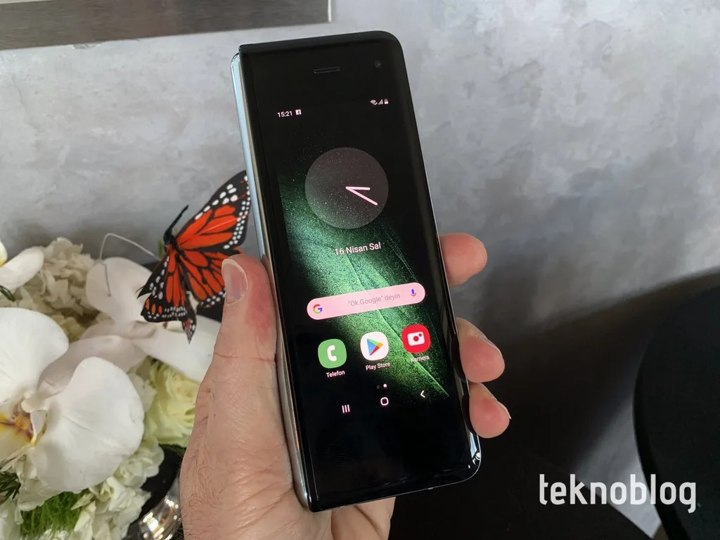 Samsung yeni bir katlanabilir telefon hazırlığı içinde