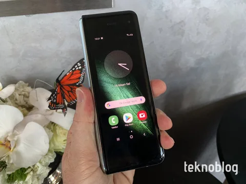 Samsung yeni bir katlanabilir telefon hazırlığı içinde