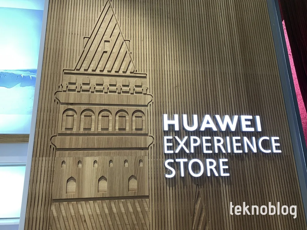 Yeni açılan Huawei Deneyim Mağazası ilk haftasonunda büyük ilgi gördü