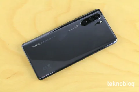Huawei Çin’de zirveyi bırakmıyor