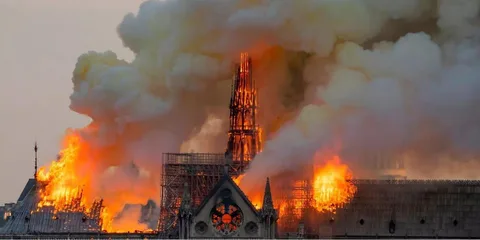 Apple Notre Dame Katedrali’nin yeniden inşasına destek olacak