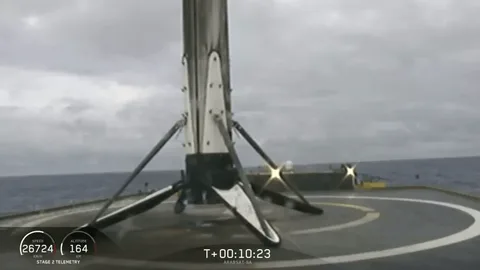 SpaceX ikinci Falcon Heavy görevinde tamamen başarıya ulaştı