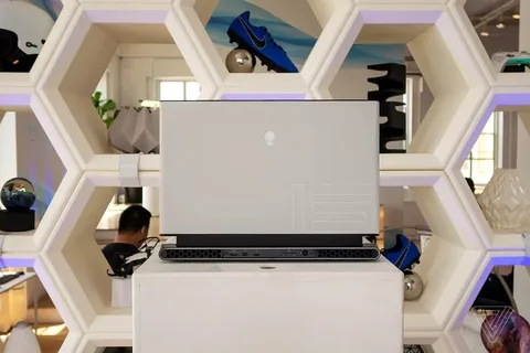 Alienware’in dizüstü oyun bilgisayarları incelirken hızlandı