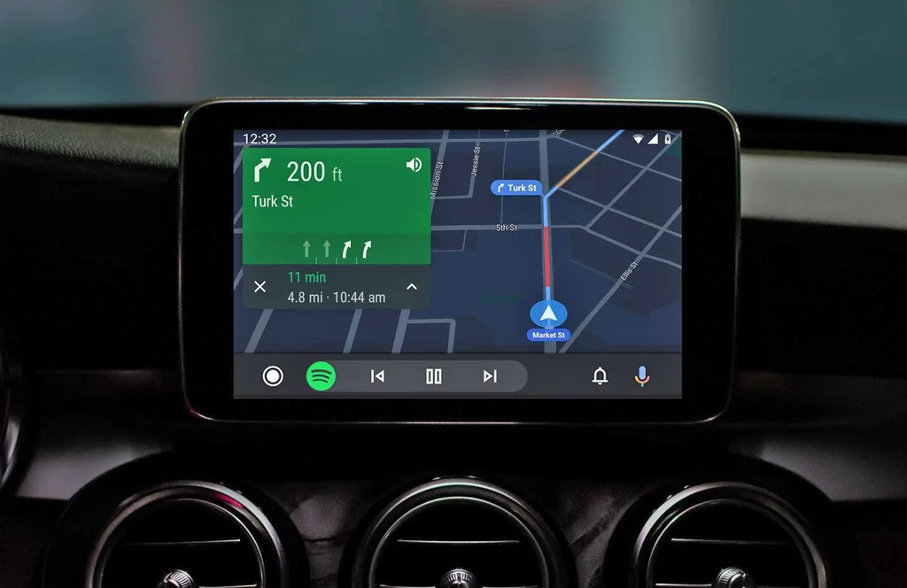 Android Auto yeni tasarımıyla yola odaklanmayı kolaylaştırıyor
