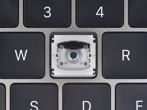 Apple 2019 MacBook Pro parçalarına ayrıldı, klavye değişiklikleri doğrulandı
