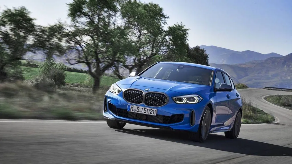 Yeni BMW 1 Serisi yenilenen önden çekişli motor teknolojisiyle geliyor