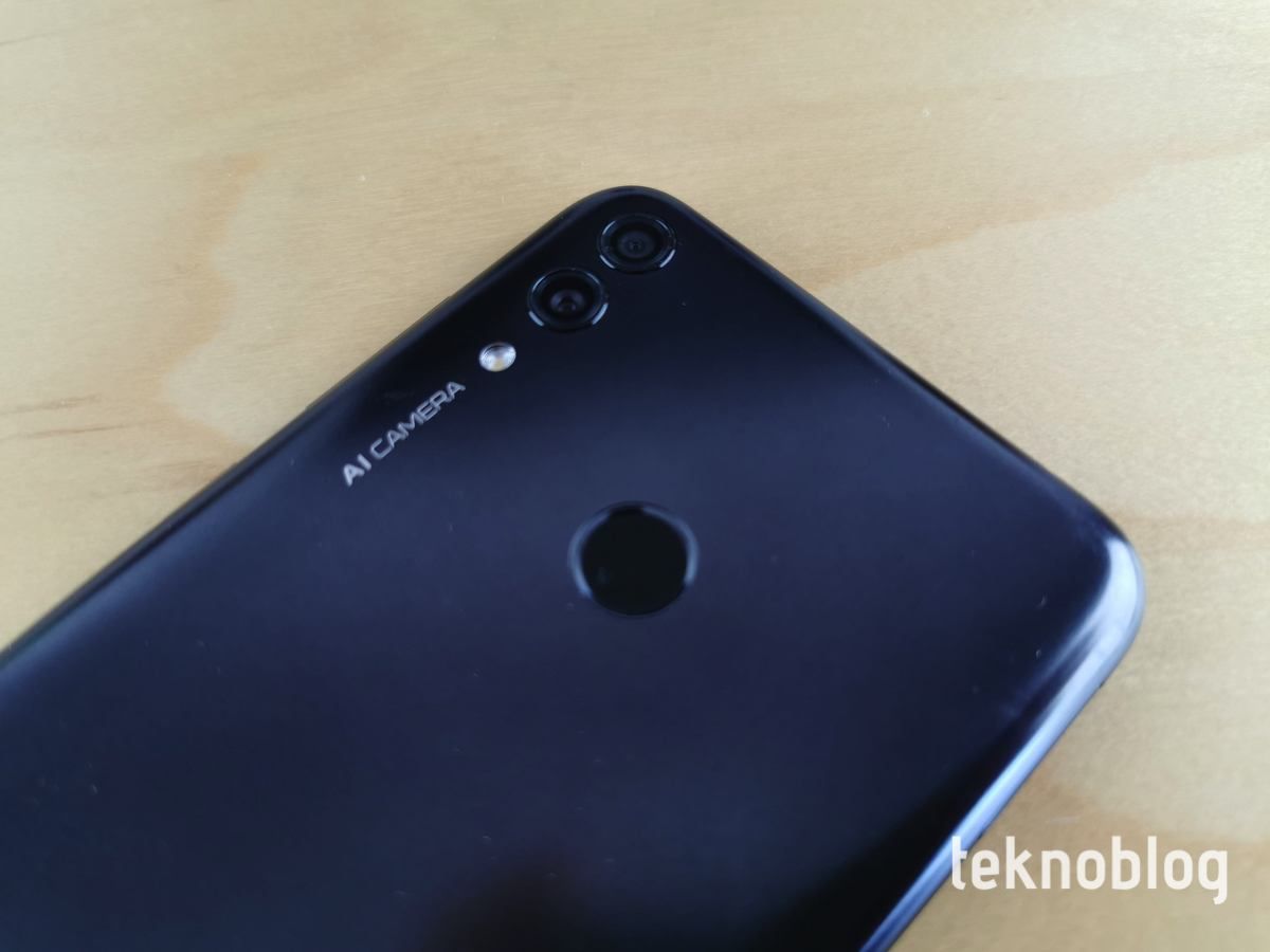 Honor 8C İncelemesi