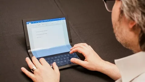 Katlanabilir ekranlı ilk bilgisayar Lenovo’dan geldi