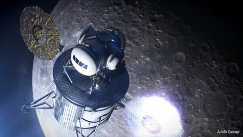 NASA Ay’a astronot götürmek için Blue Origin ve SpaceX ile çalışacak